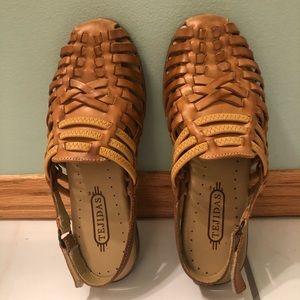 Size 7 Leather Tejidas Sandals